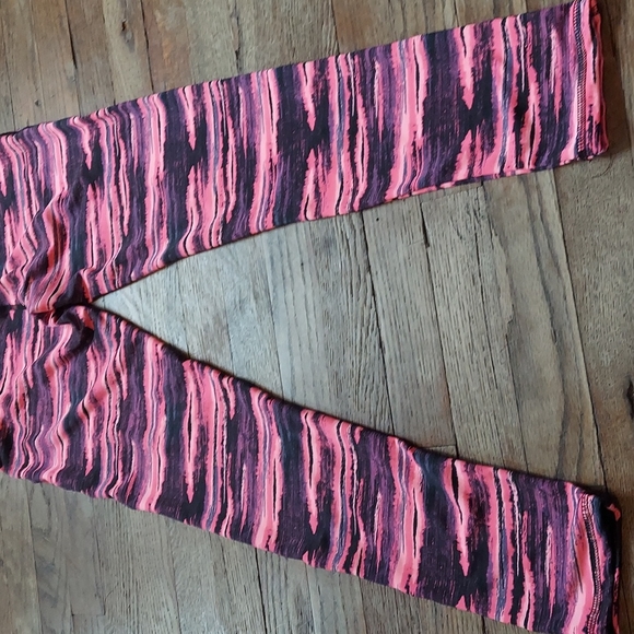 9 for $10 M&M Workout leggings - Picture 7 of 9